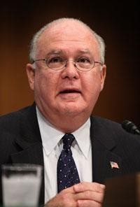 El secretario de la Defensa,